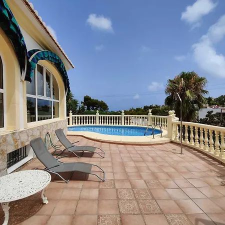 Con Piscina Para 8 Personas Holiday home Denia